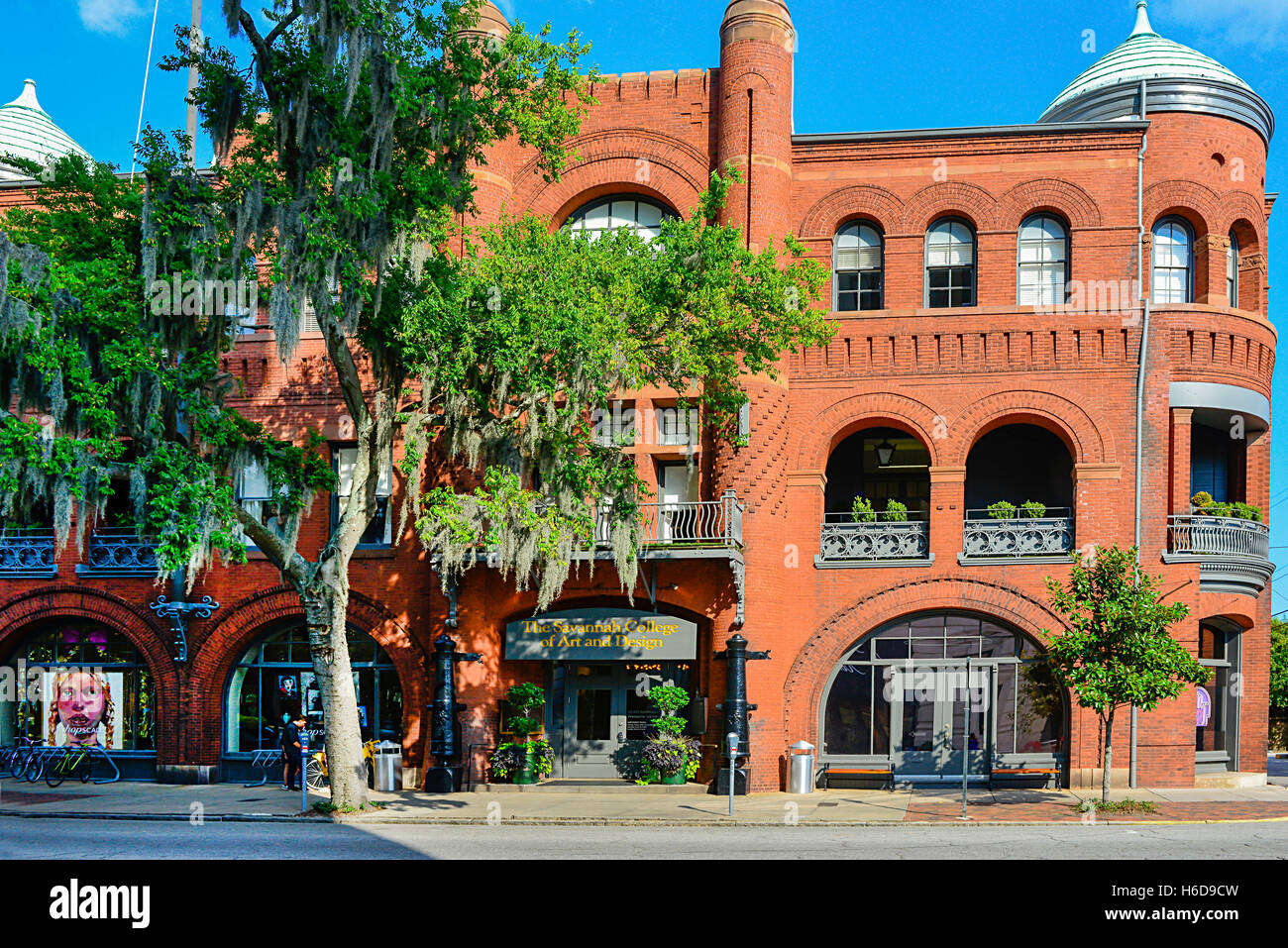 Il Savannah College of Art and Design Poetter Hall è un revival romanico la struttura di stile nel centro storico di Savannah, GA Foto Stock