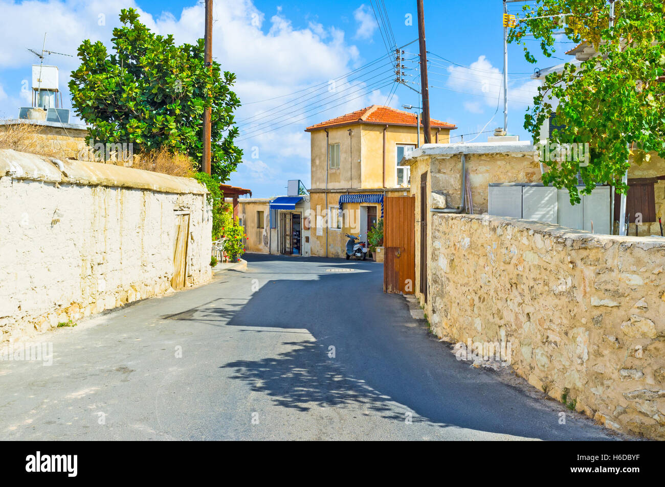 La cucina cipriota tradizionale villaggio di Neo Chorio situato sulla strada di montagna alla penisola di Akamas. Foto Stock