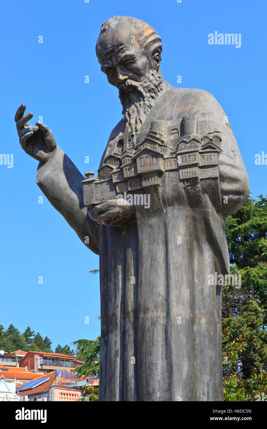 Statua di San Clemente di Ohrid (ca. 840 - 916) a Ohrid, Repubblica di Macedonia Foto Stock