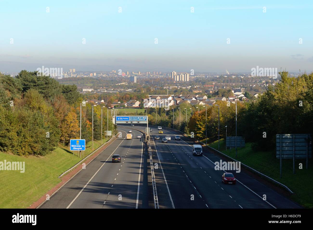 La M77 autostrada che conduce alla città di Glasgow, Scotland, Regno Unito Foto Stock