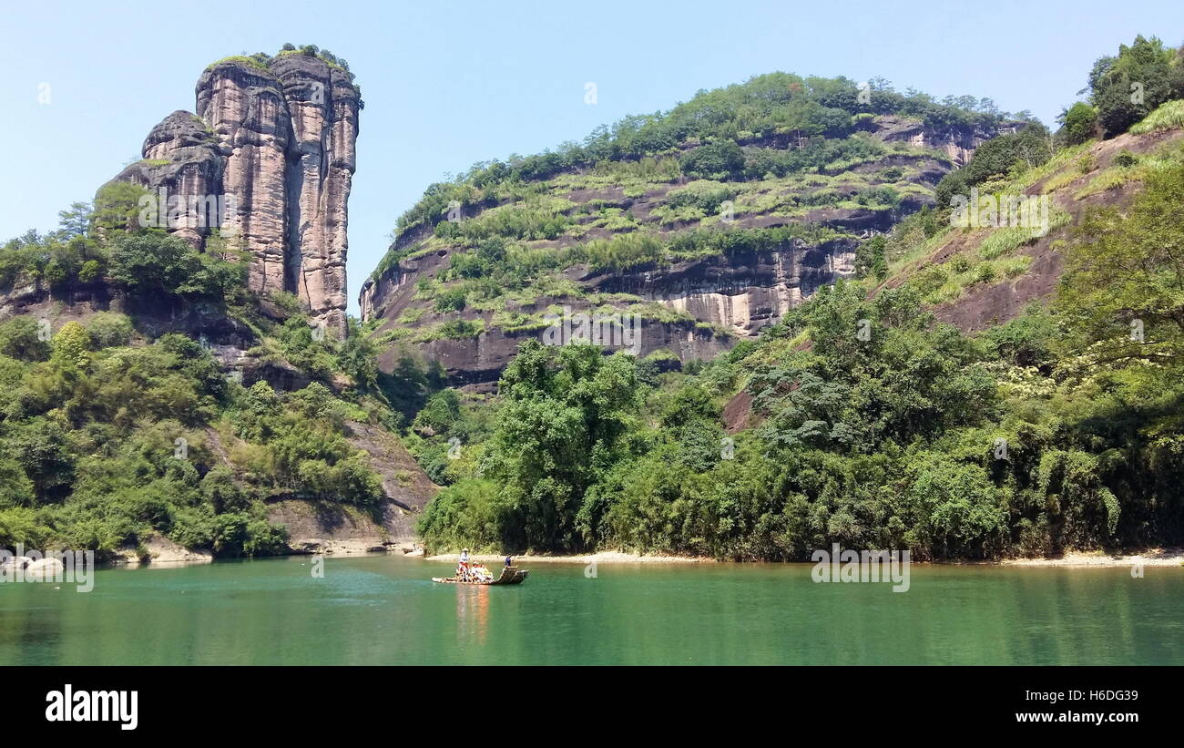 Nanping, Nanping, Cina. Xix Sep, 2016. Nanping, CINA-Settembre 19 2016: (solo uso editoriale. Cina OUT) Scenario di nove flusso di torsione in Wuyi Mountain, Nanping, a sud-est della Cina di provincia del Fujian, Settembre 19th, 2016. I nove Twist Stream, noto anche come flusso di Jiuqu, è famosa per la corrente di avvolgimento. © SIPA Asia/ZUMA filo/Alamy Live News Foto Stock