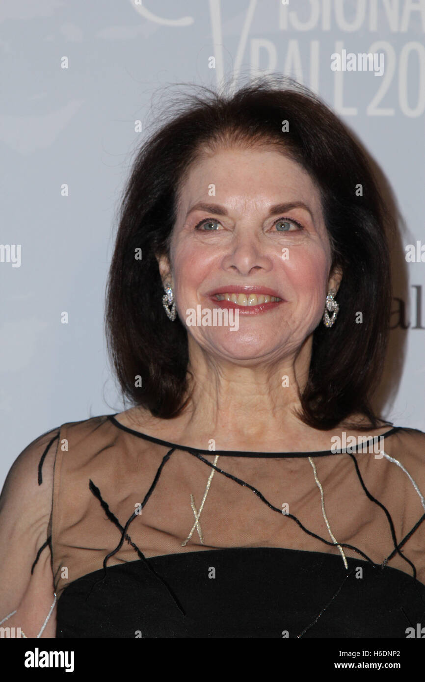 Beverly Hills, in California, Stati Uniti d'America. 27 ott 2016. Sherry Lansing. 2016 UCLA Neurochirurgia visionario sfera mantenuta al Beverly Wilshire Hotel di quattro stagioni. Photo credit: PMA/AdMedia Credito: PMA/AdMedia/ZUMA filo/Alamy Live News Foto Stock