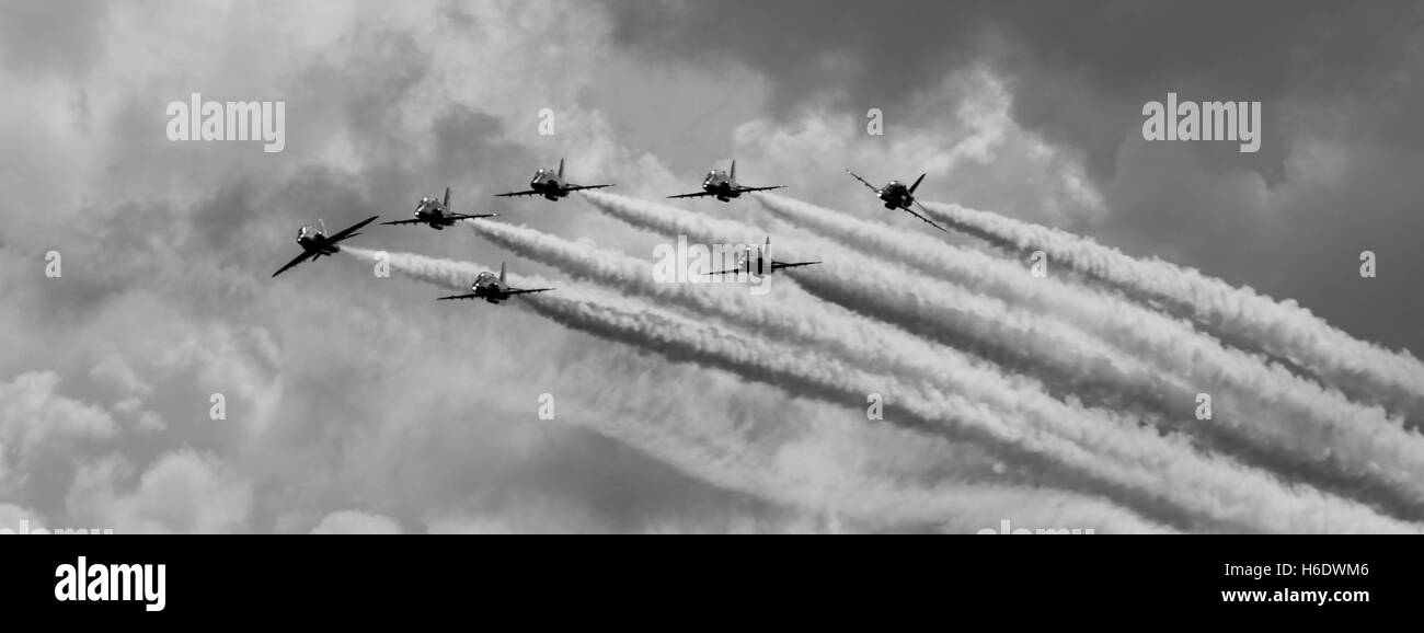 Bianco e nero frecce rosse la rottura a terra alla Hawarden. Foto Stock