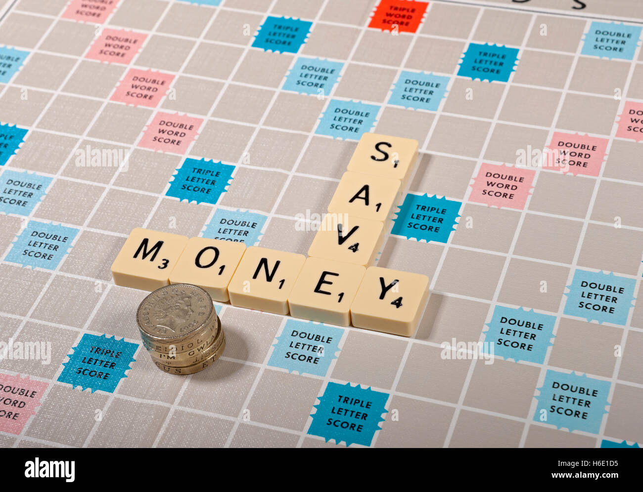Scrabble Board and Tiles finanza personale risparmio risparmio risparmio risparmio risparmio risparmio risparmio risparmio risparmio risparmio risparmio risparmio risparmio risparmio Inghilterra Regno Unito Regno Unito Gran Bretagna Foto Stock