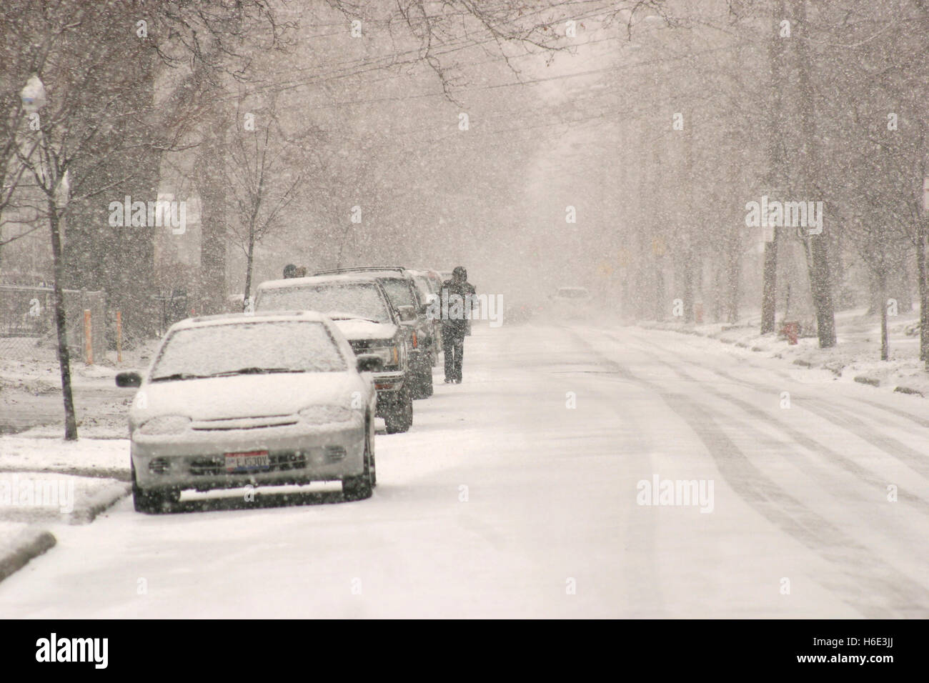 Street in Cleveland Ohio in tempesta di neve Foto Stock
