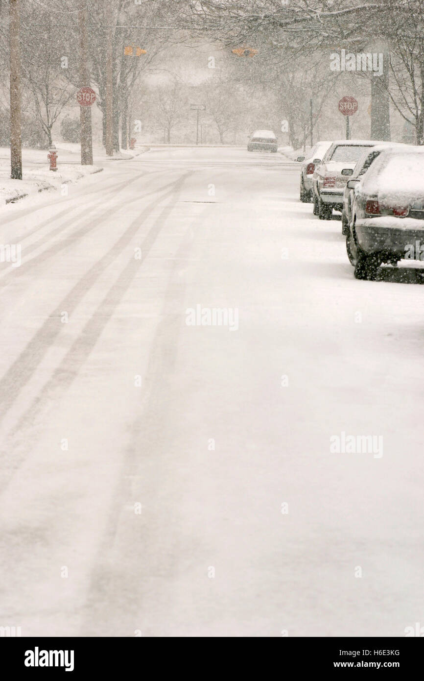 Street in Cleveland Ohio in tempesta di neve Foto Stock