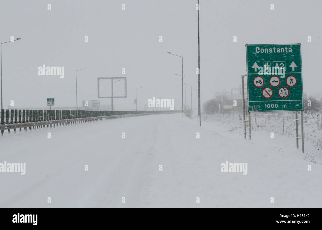 Autostrada A2, Romania 17 Gennaio 2016: l'autostrada A2, la principale via commerciale che collega Bucarest per il Mar Nero porta, Foto Stock