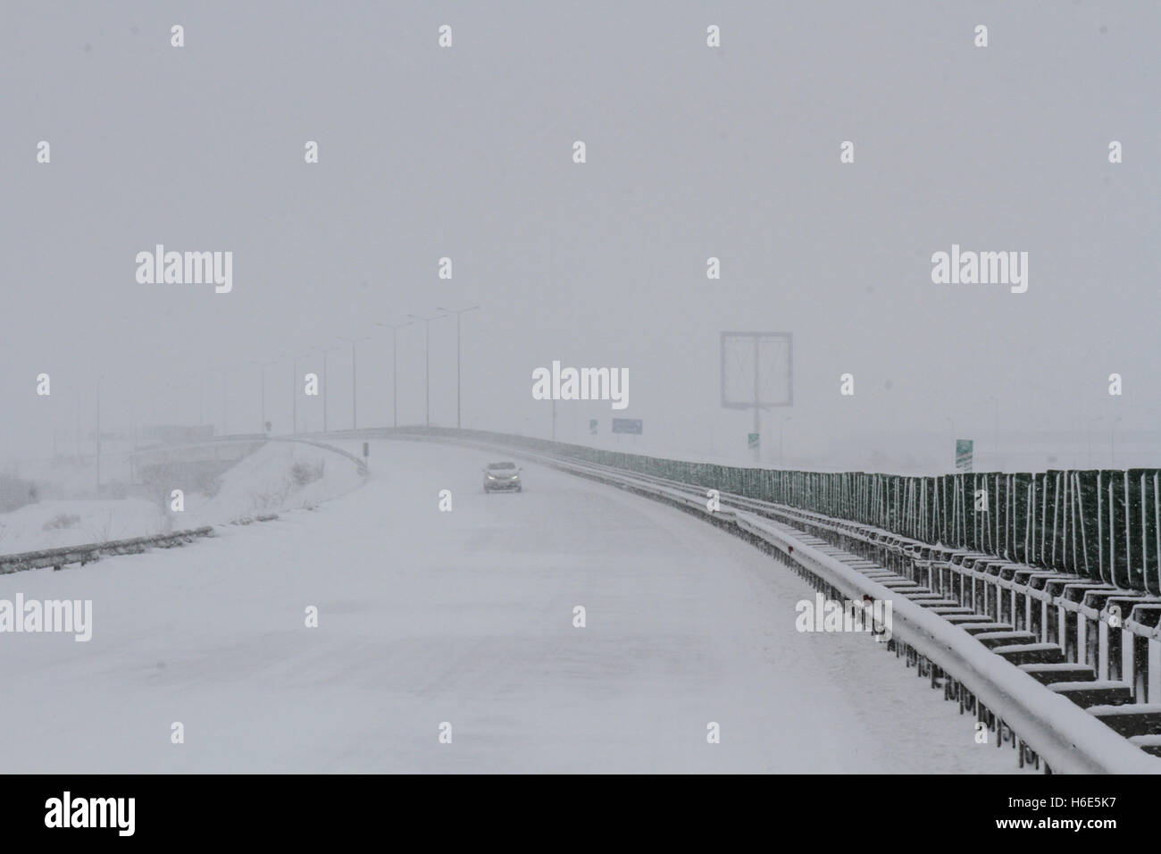 Autostrada A2, Romania 17 Gennaio 2016: l'autostrada A2, la principale via commerciale che collega Bucarest per il Mar Nero porta, Foto Stock