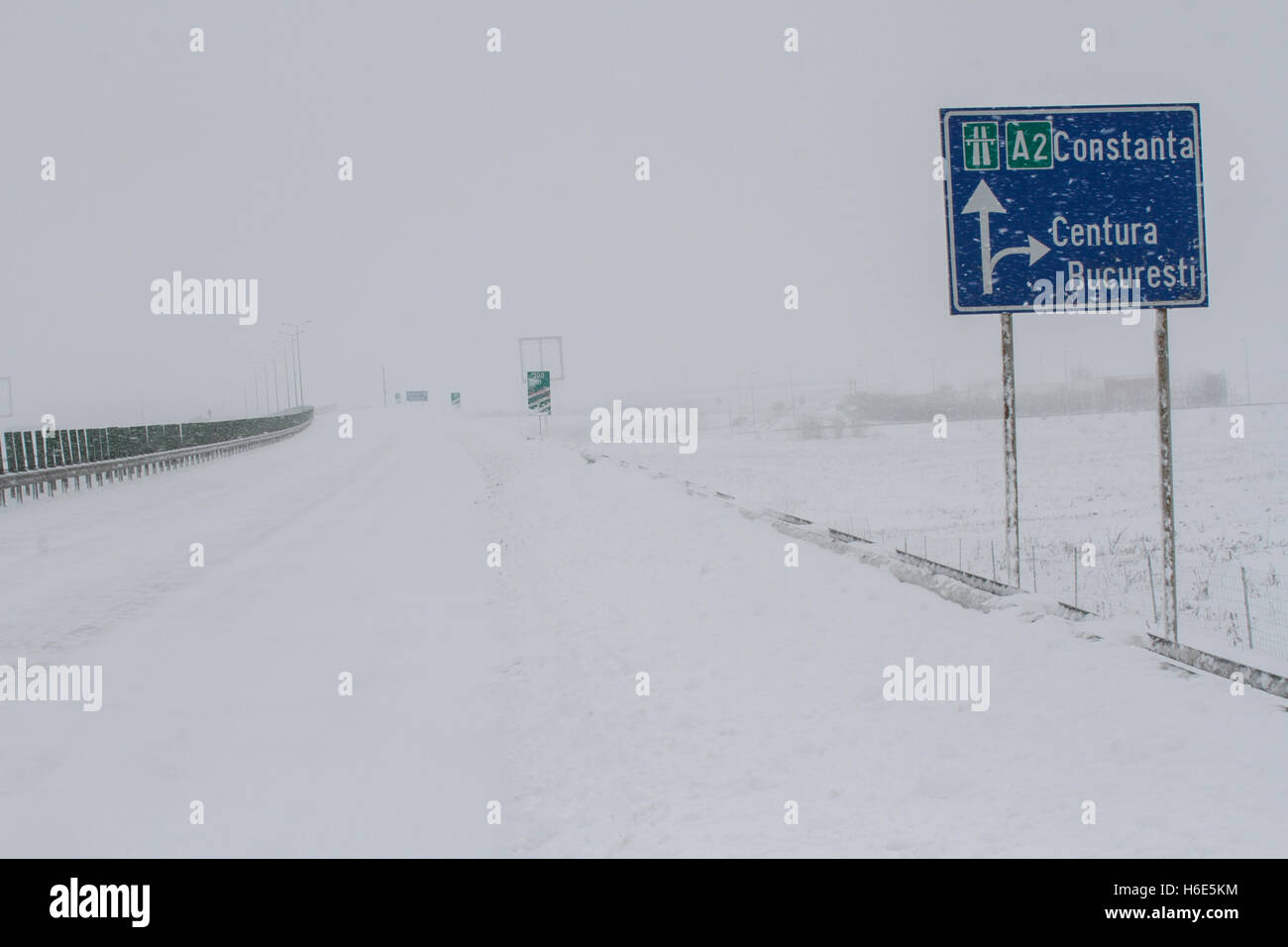 Autostrada A2, Romania 17 Gennaio 2016: l'autostrada A2, la principale via commerciale che collega Bucarest per il Mar Nero porta, Foto Stock