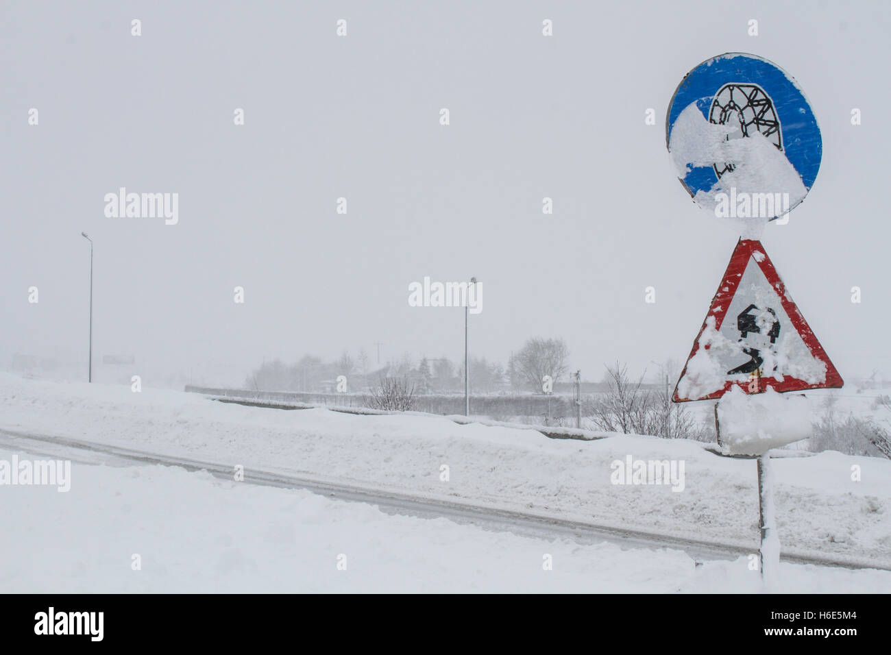 Autostrada A2, Romania 17 Gennaio 2016: segnaletica stradale sulla autostrada A2, la principale via commerciale che collega Bucarest a Bla Foto Stock