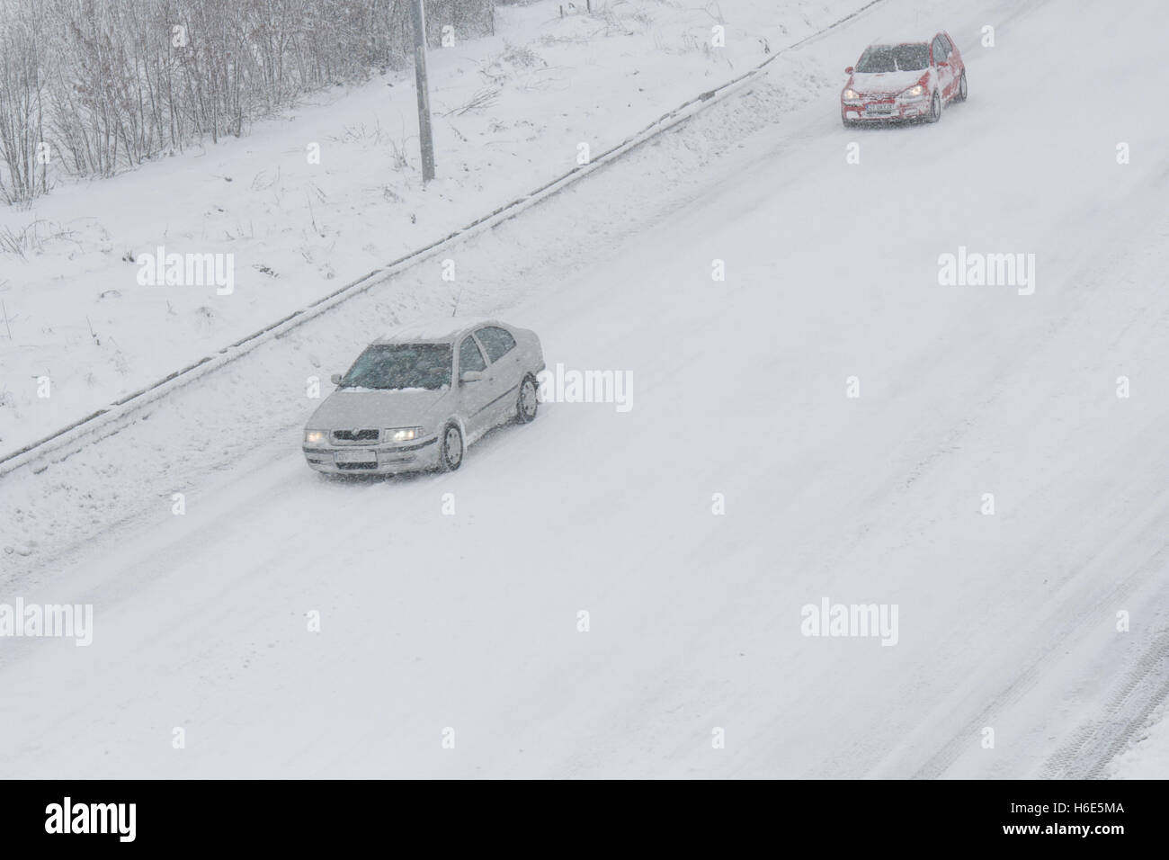 Autostrada A2, Romania 17 Gennaio 2016: sono vetture passando sulla autostrada A2, la principale via commerciale che collega Bucarest a t Foto Stock
