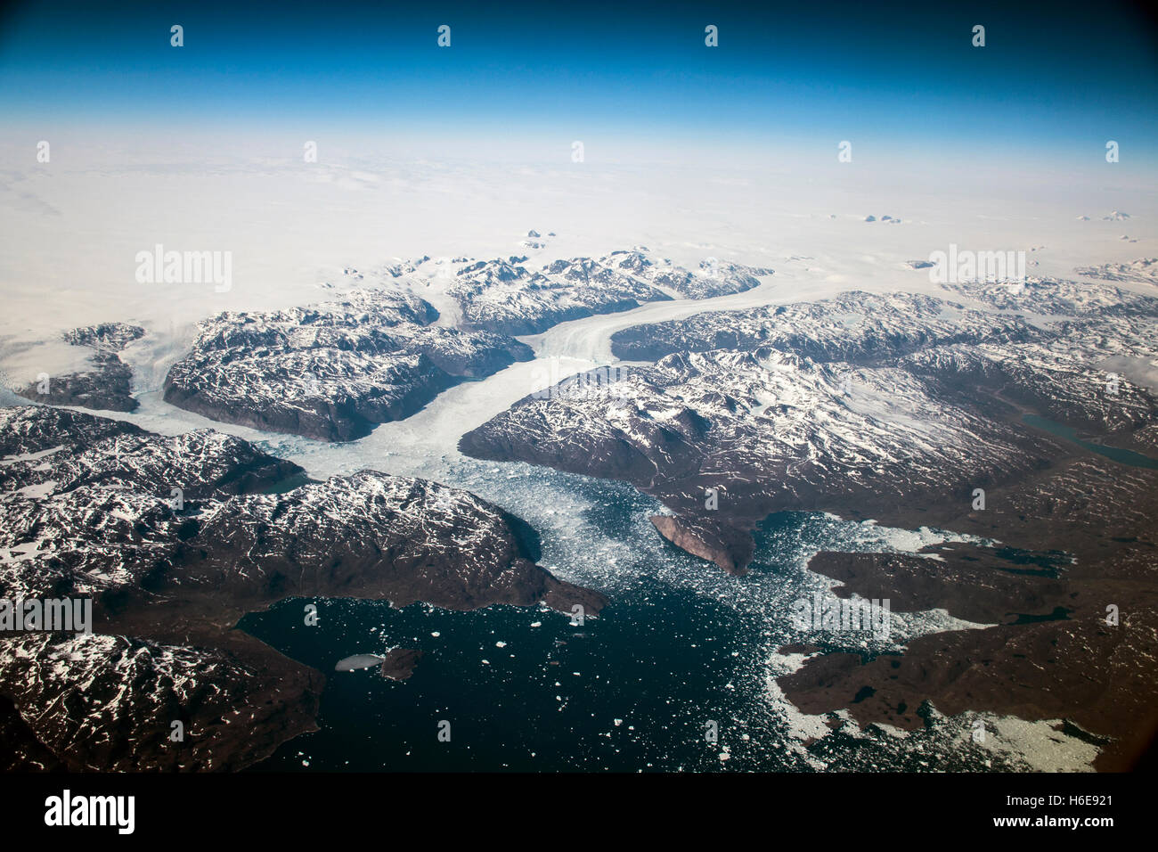 Ripresa aerea della Groenlandia ghiacciaio bianco paesaggio montagne 8 Foto Stock