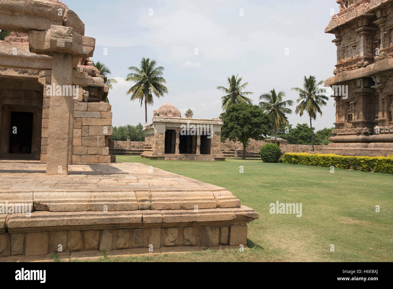 Tempio di brihadisvara complessa, gangaikondacholapuram, Tamil Nadu, India. ganesh temple nel centro. vista da est. Foto Stock