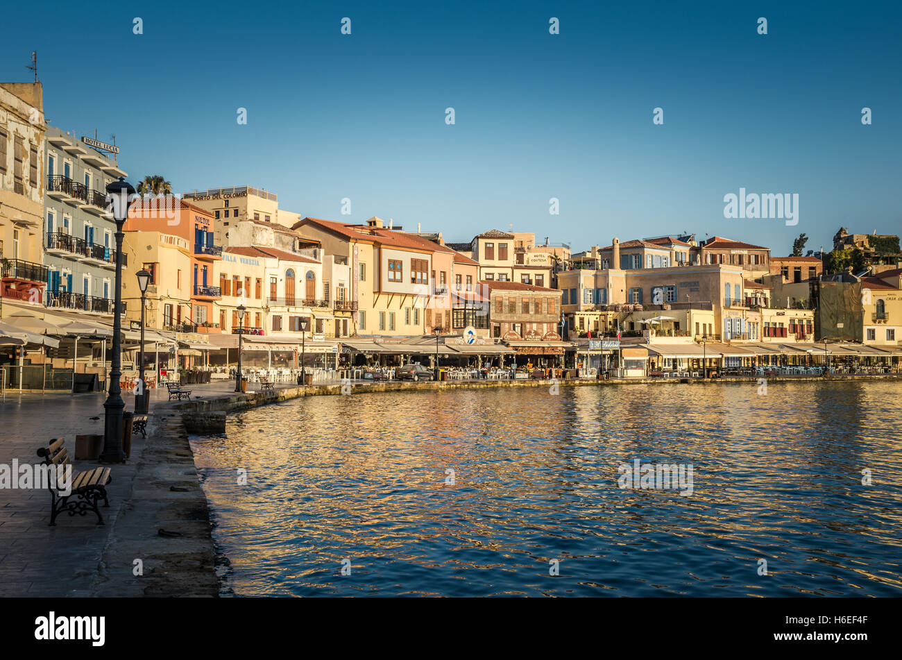 Vista del vecchio porto veneziano di Chania sull isola di Creta, Grecia. Foto Stock