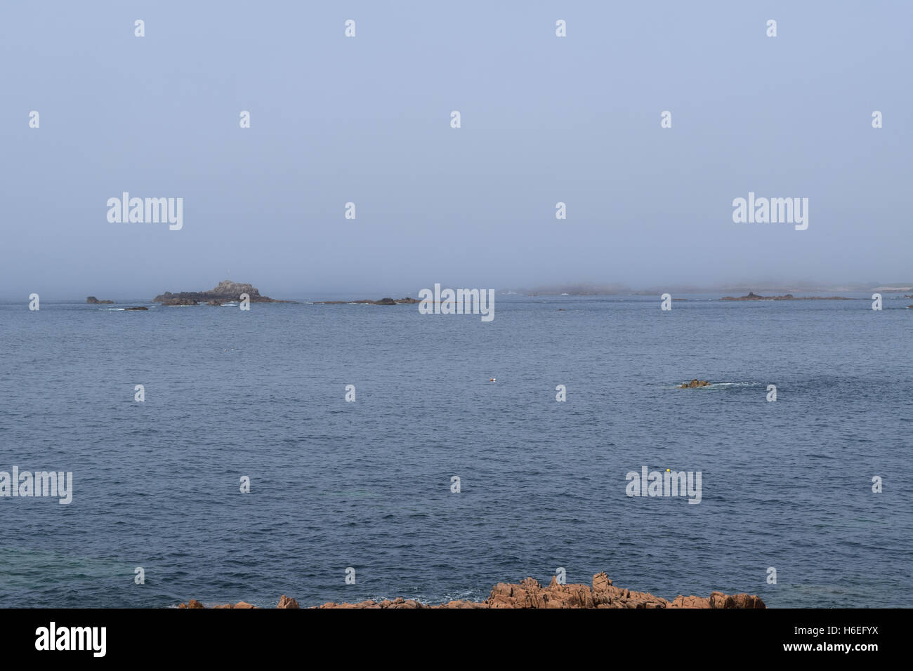 Nebbia in rotolamento dal mare Foto Stock