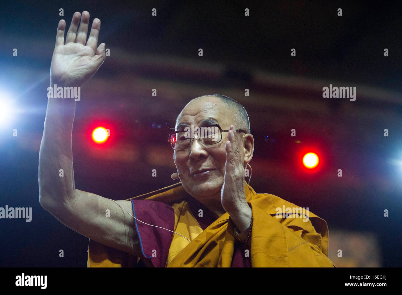 L'Italia, Milano, 21 ottobre, visita XVI Dalai Lama Tenzin Gyatzo a Milano  Foto © Matteo Biatta/Sintesi/Alamy Stock Photo Foto stock - Alamy