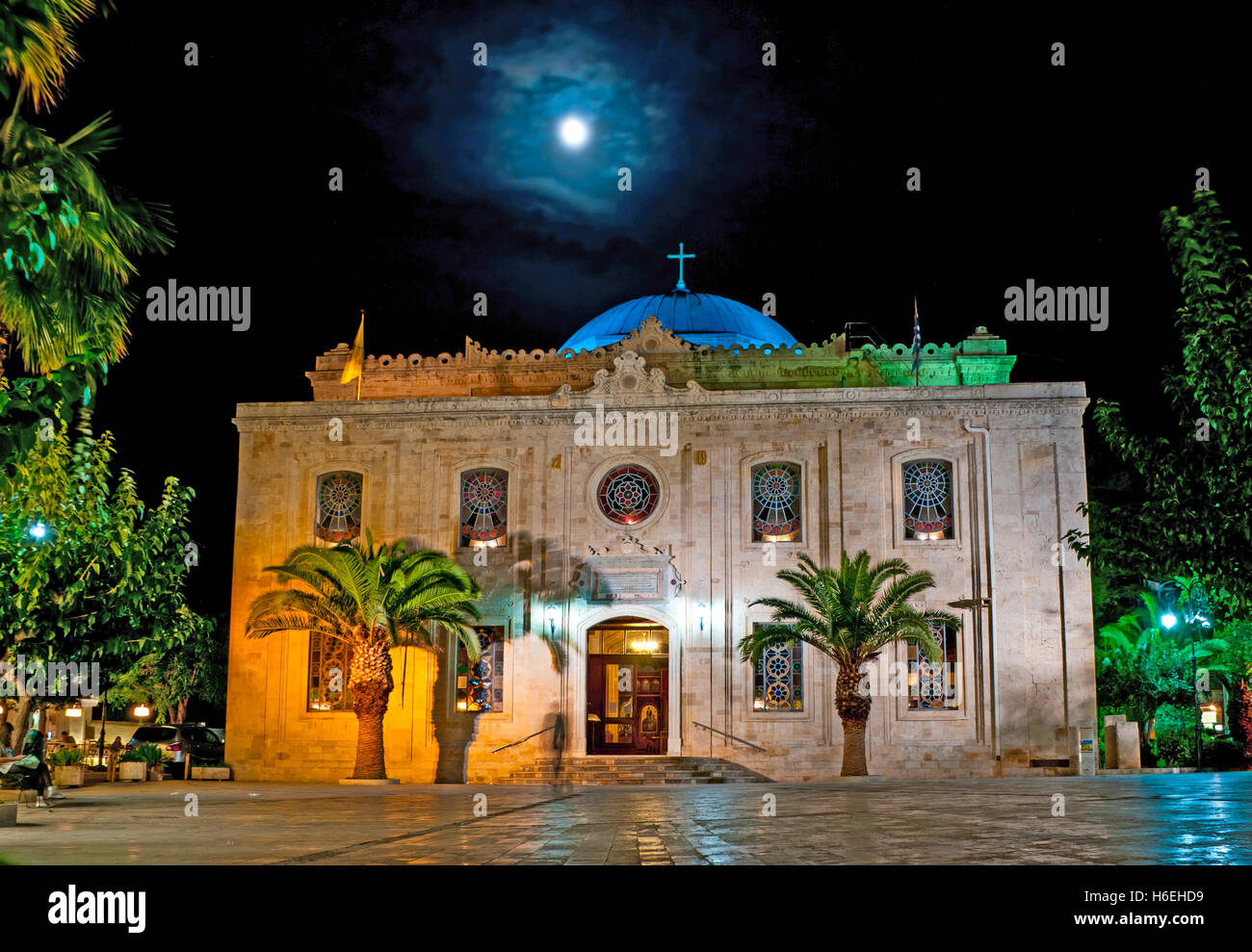 Il Ottoman Vezir moschea, che oggi è diventata la basilica di San Tito è molto bello in serata luci, Heraklion Foto Stock