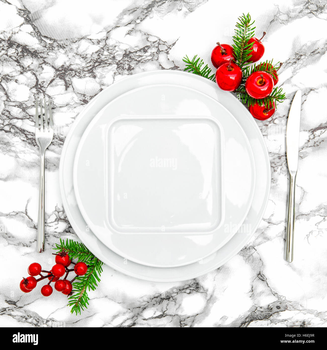 Natale posto tavola decorazione di impostazione. Piastra vuota con la forchetta e coltello Foto Stock