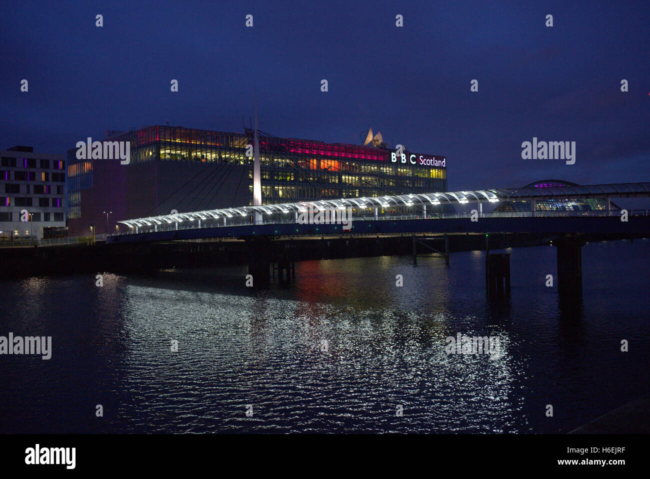 BBC Scotland sede presso pacific quay Glasgow di notte Foto Stock