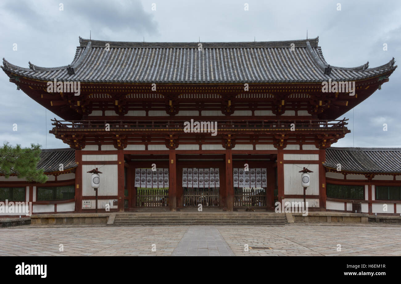 Cancello di ingresso al Tempio di Todai-ji tempio buddista. Foto Stock