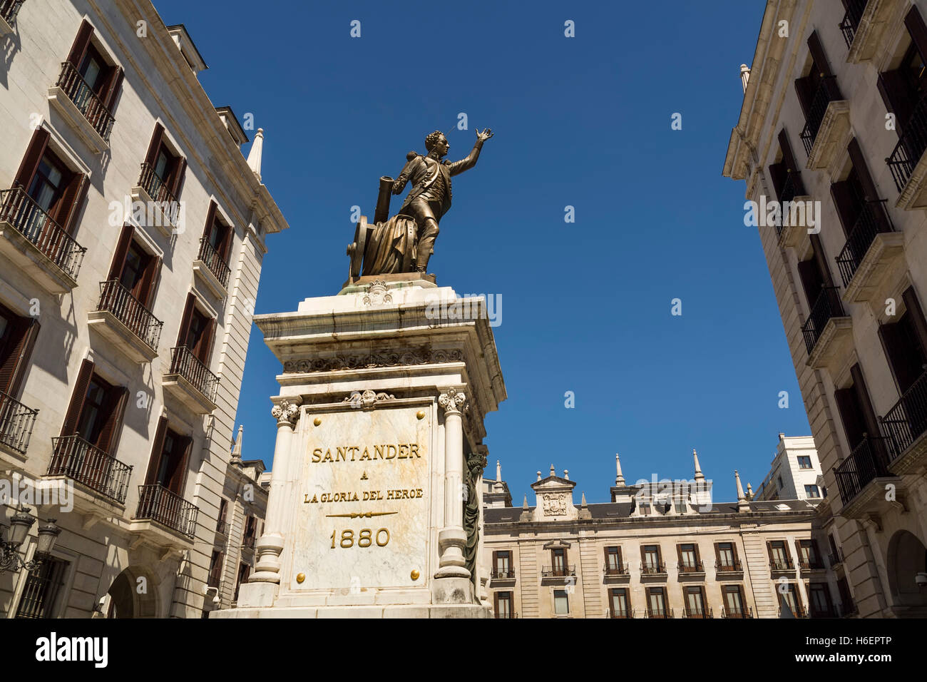 Monumento a Pedro Velarde, eroe Maggio 2, 1808 , Porticada Square, Santander, Cantabria, Spagna, Europa Foto Stock