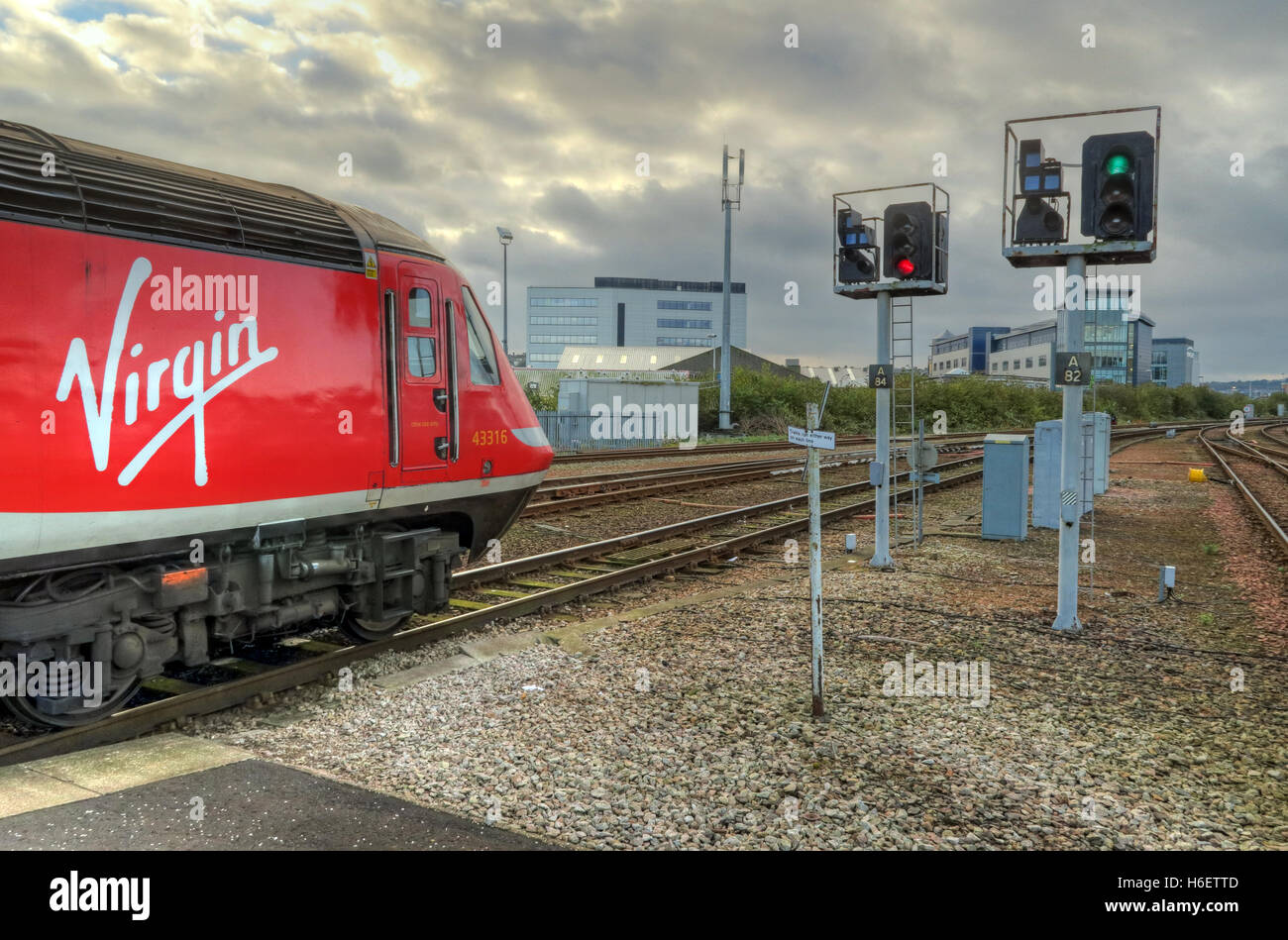 Vergine Costa Orientale mainline train,Aberdeen stazione ferroviaria,Scozia,UK Foto Stock