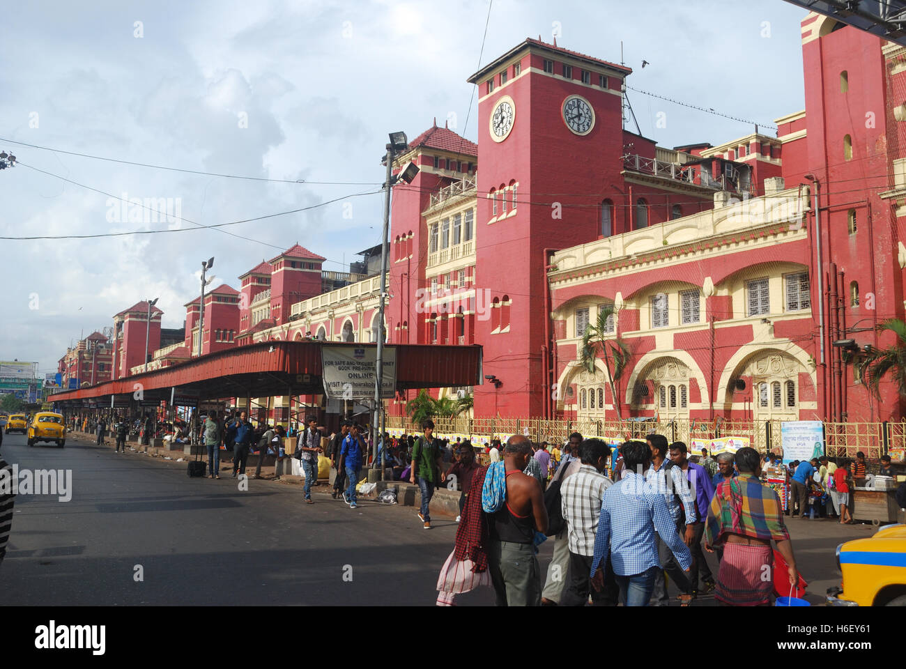 La stazione ferroviaria di quella di Howrah a kolkatta,West Bengal india Foto Stock