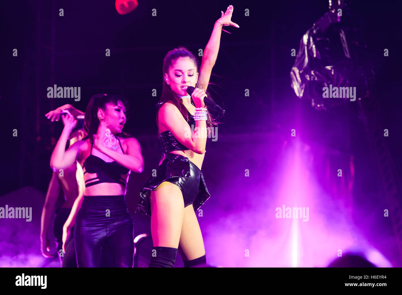 Ariana Grande esegue a NYC Pride 29 del ballo annuale presso il Molo 26 su Giugno 28th, 2015 nella città di New York, New York. Foto Stock