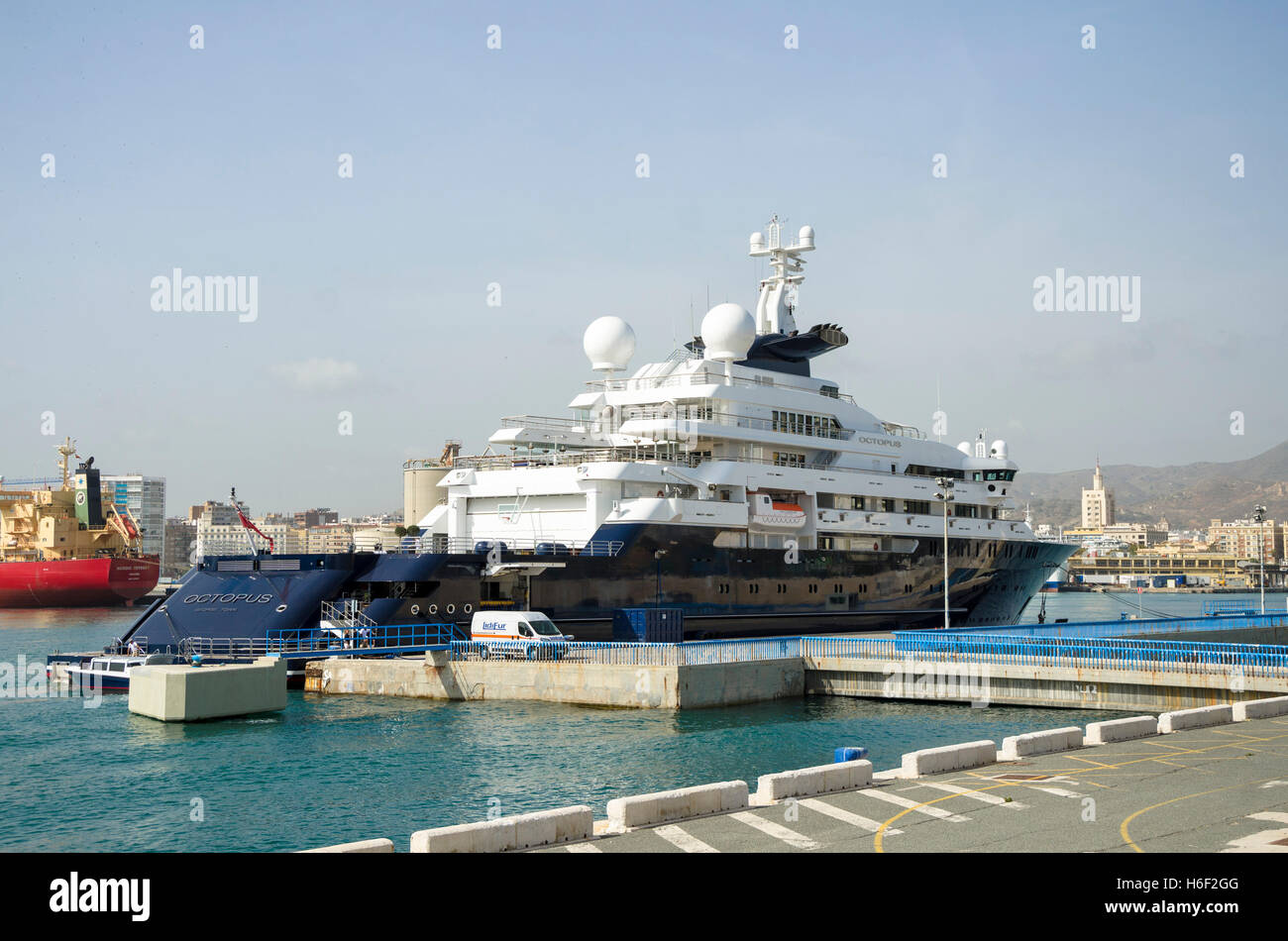 Mega Yacht Octopus, da Microsoft co-fondatore Paul Allen, porto di Malaga, Andalusia, Spagna Foto Stock