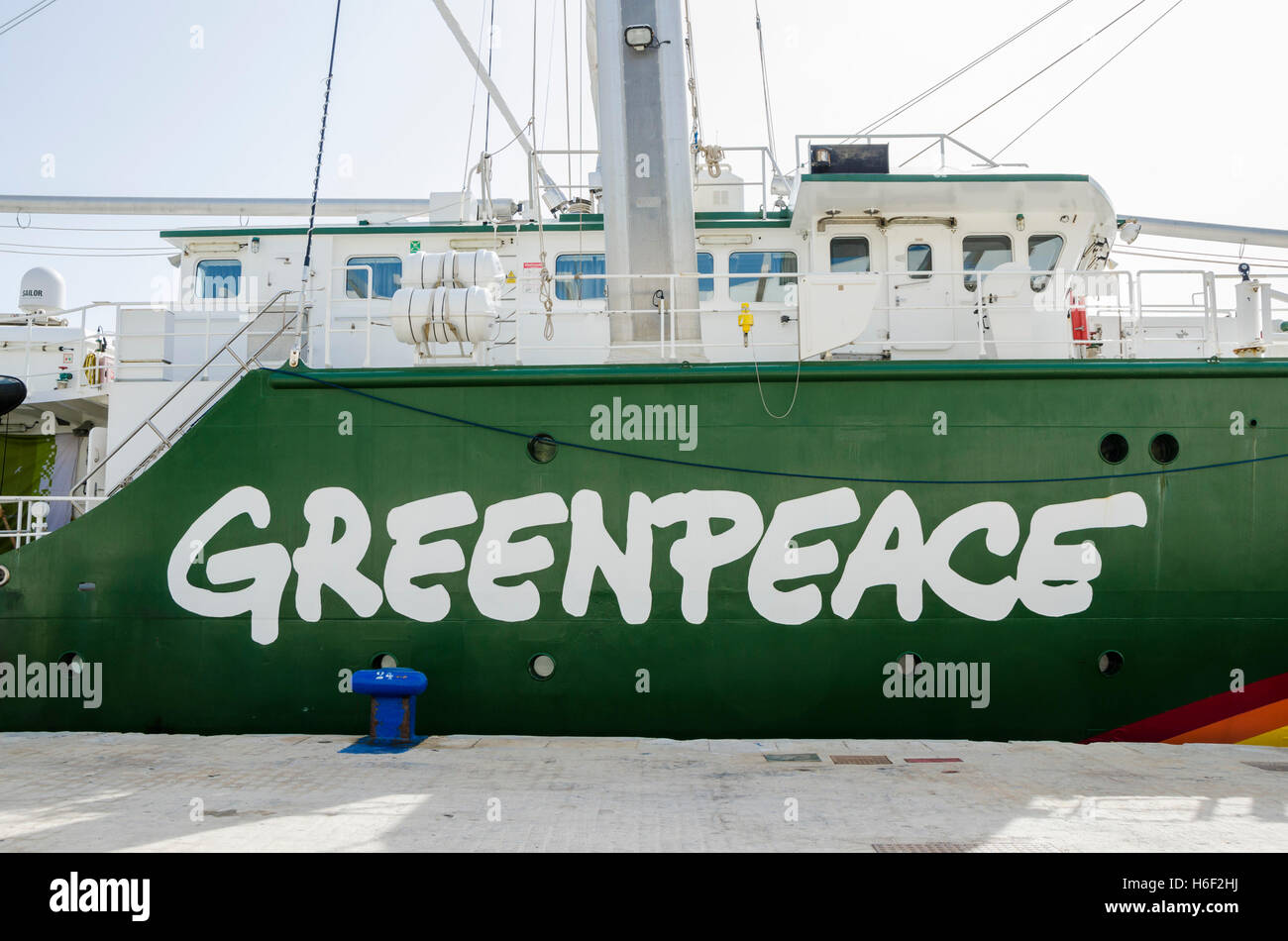 Greenpeace new Rainbow Warrior III nave ormeggiata nel porto di Malaga, Andalusia, Spagna. Foto Stock
