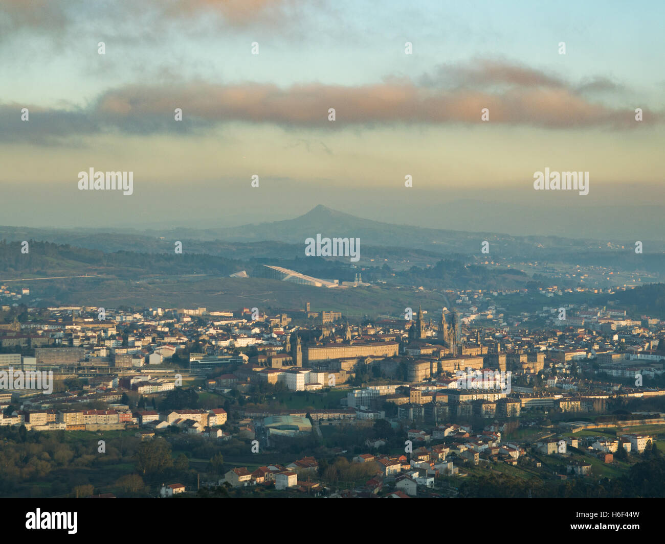 Vista della città di Santiago de compostela da un look-out Foto Stock