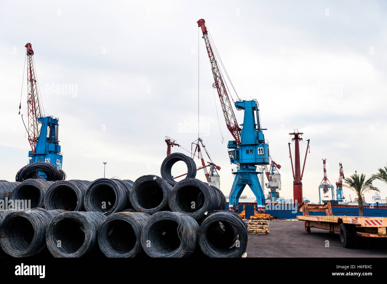 Vista di un porto commerciale. Foto Stock