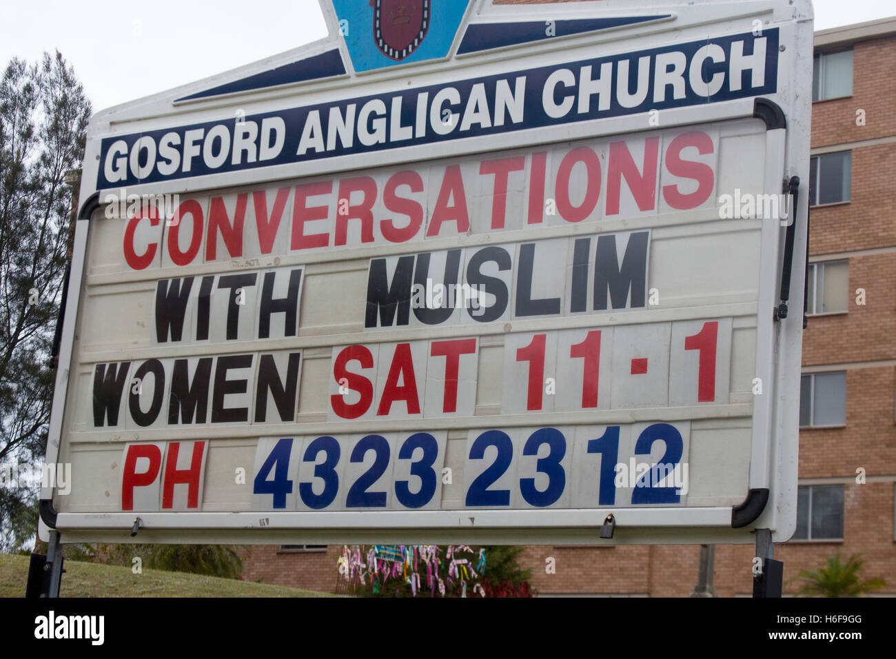 Gosford Chiesa anglicana bacheca pubblicità 'conversazioni con le donne musulmane' dell'evento NSW Australia Foto Stock