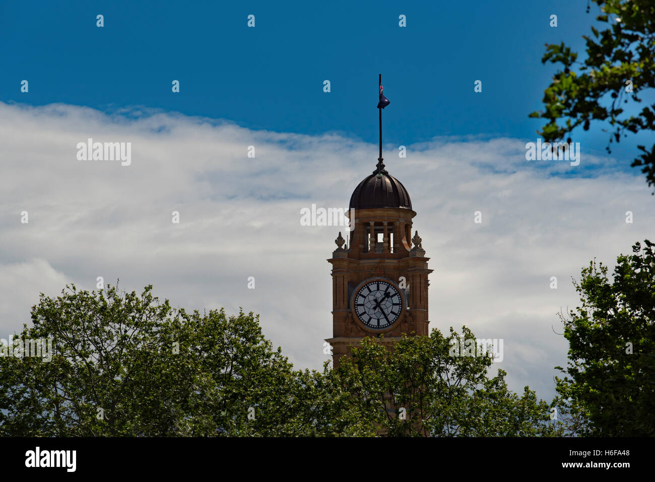 Lo storico orologio analogico da torre a Sydney la stazione ferroviaria centrale in Australia Foto Stock