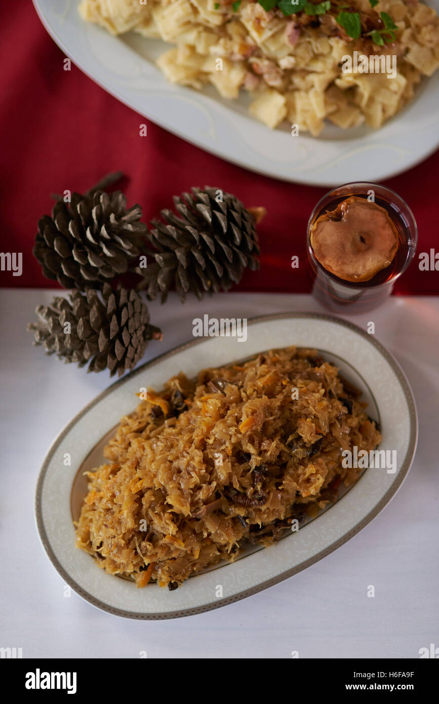 Stufati di cavolo cappuccio sulla tavola del Natale Foto Stock