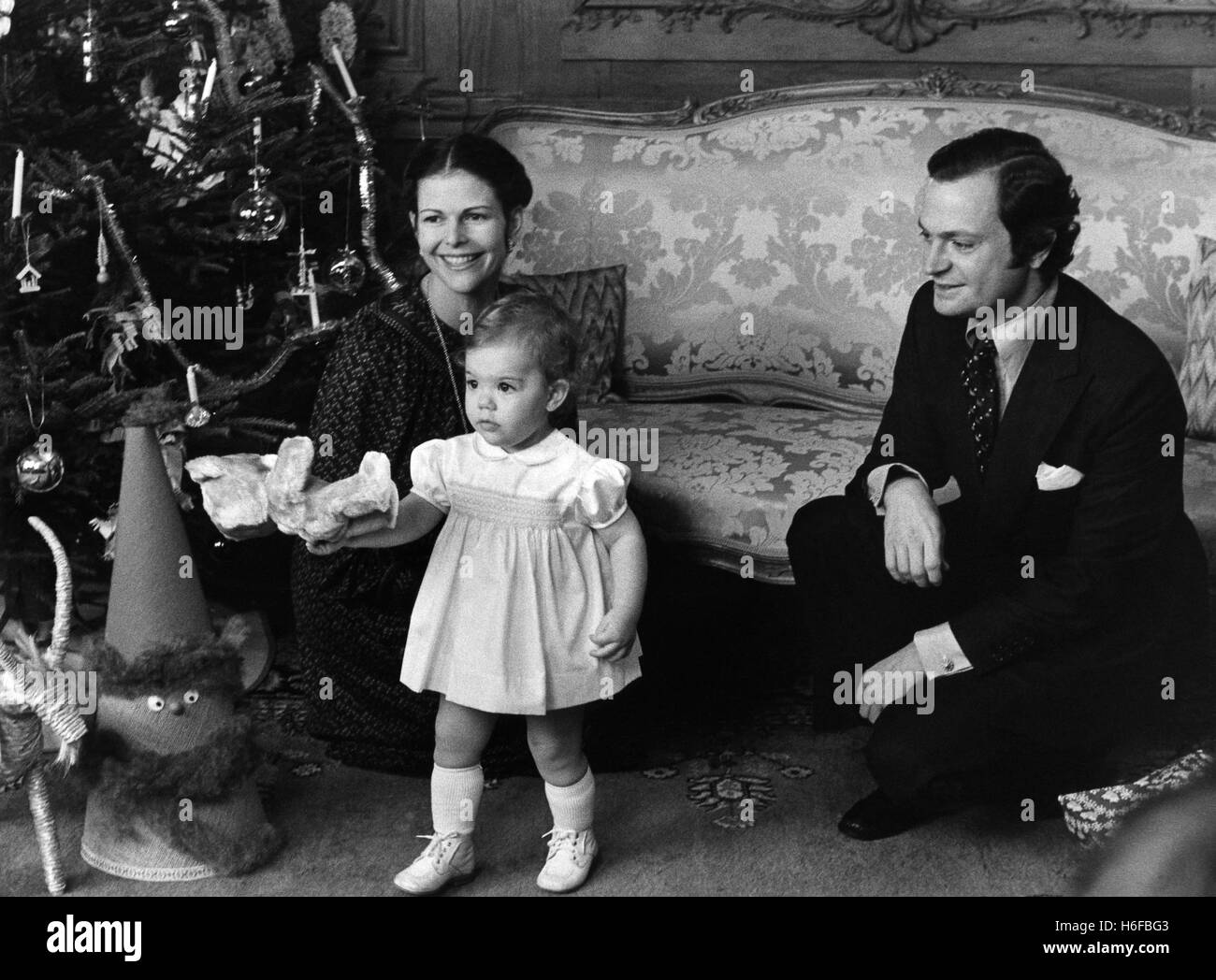 Coppia reale con il loro primo bambino Principessa Victoria a Natale 1978 Foto Stock