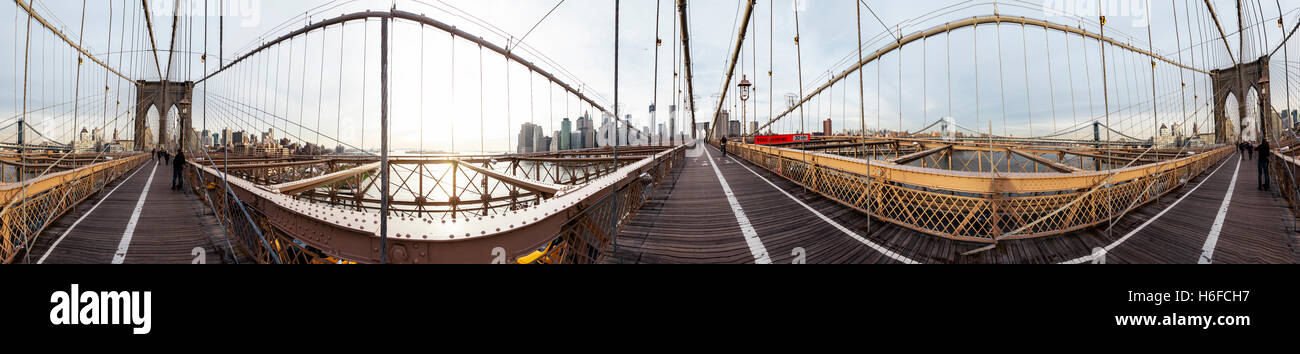 NEW-YORK - NOV 15: 360 gradi panorama visto dal Ponte di Brooklyn a New York, Stati Uniti d'America il 15 novembre 2012. Foto Stock