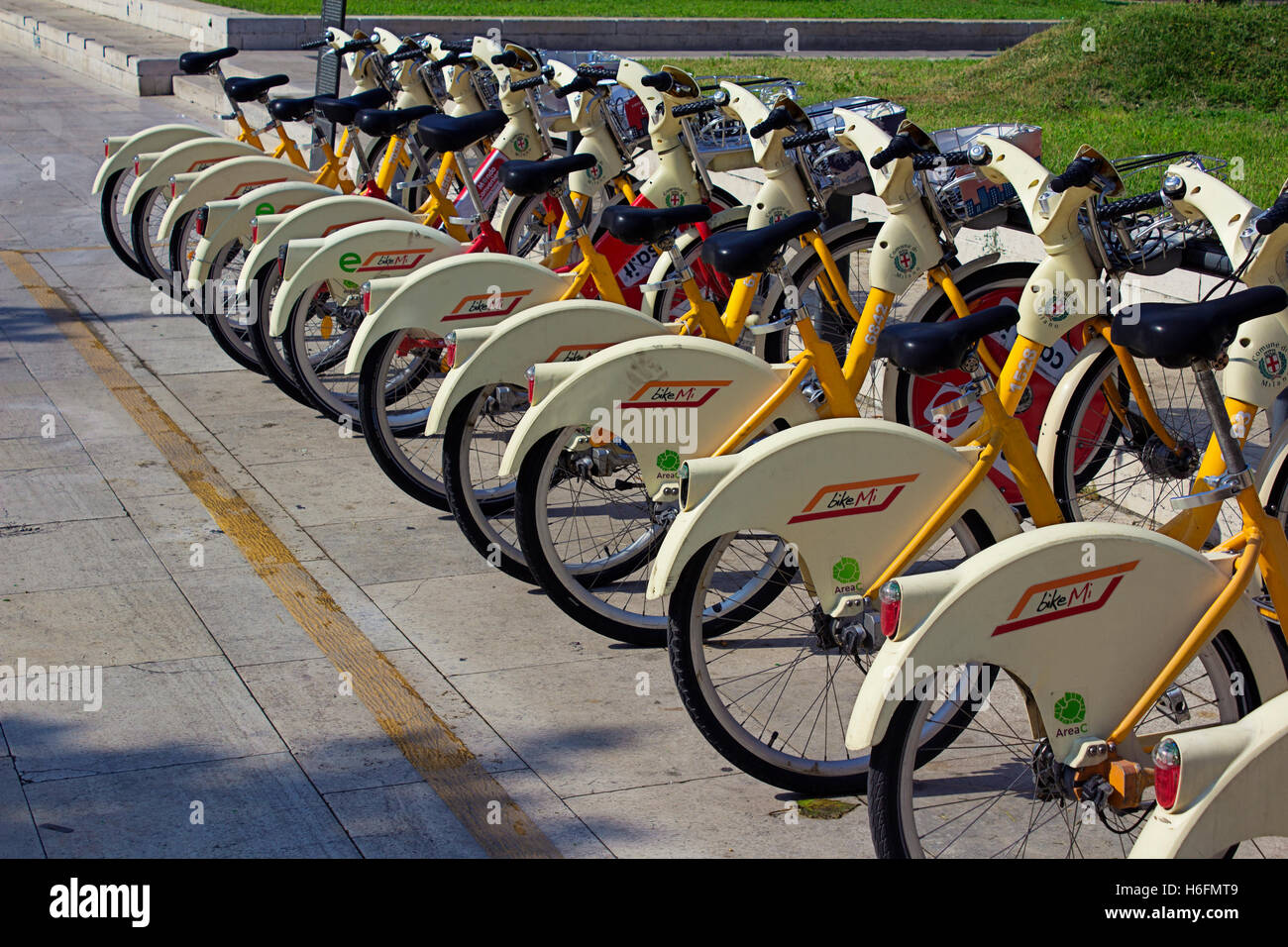 Bikemi station immagini e fotografie stock ad alta risoluzione - Alamy