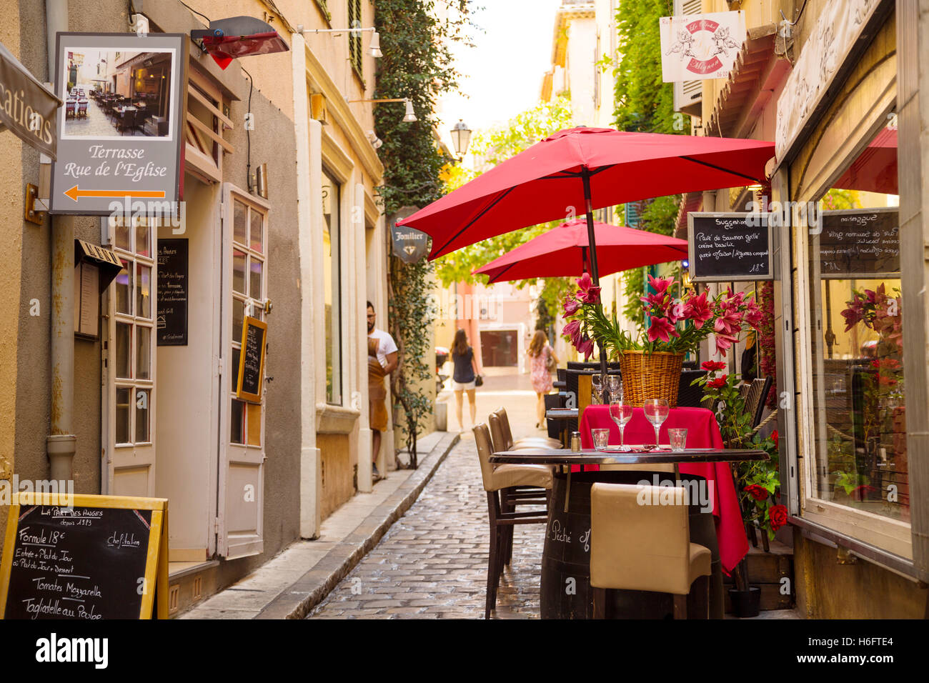 Bar Ristorante. Centro storico villaggio di Saint Tropez. Var reparto, Provence Alpes Côte d'Azur. Riviera francese. La Francia. Foto Stock
