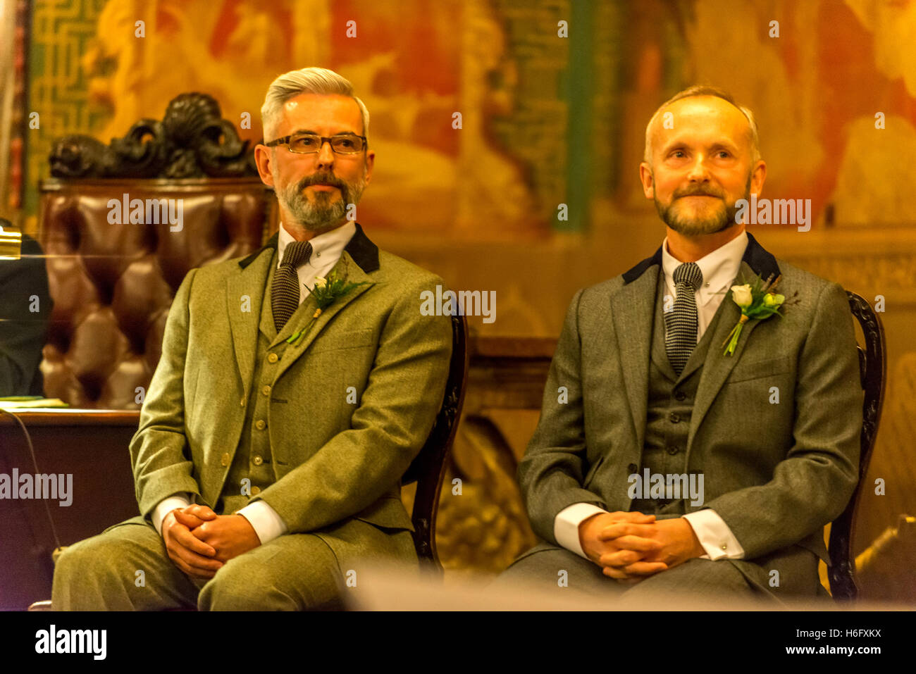 Uno dei primi matrimoni gay NEL REGNO UNITO, presso il Royal Pavilion in Brighton, East Sussex, tra Andrea Wale (occhiali) e Neil Foto Stock