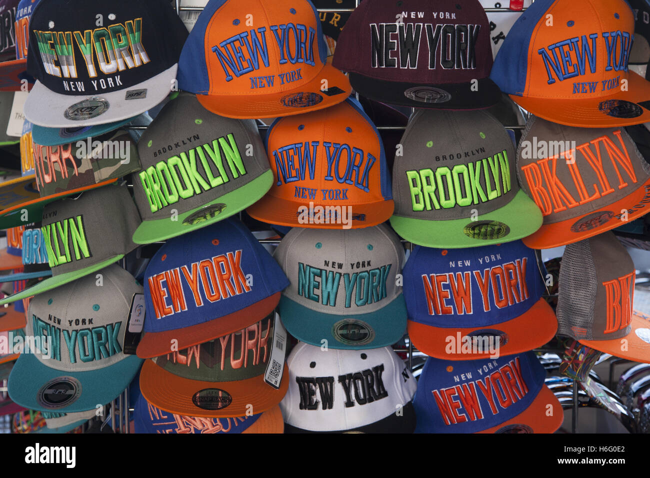 New York & Brooklyn cappelli di souvenir in vendita a Manhattan NYC Foto  stock - Alamy