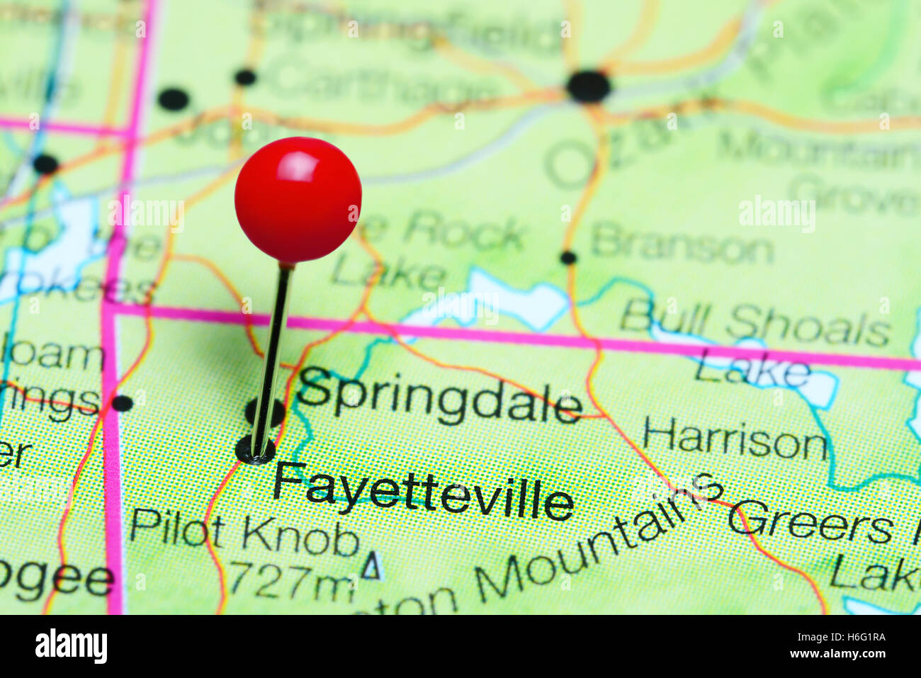 Fayetteville imperniata su una mappa di Arkansas, STATI UNITI D'AMERICA Foto Stock