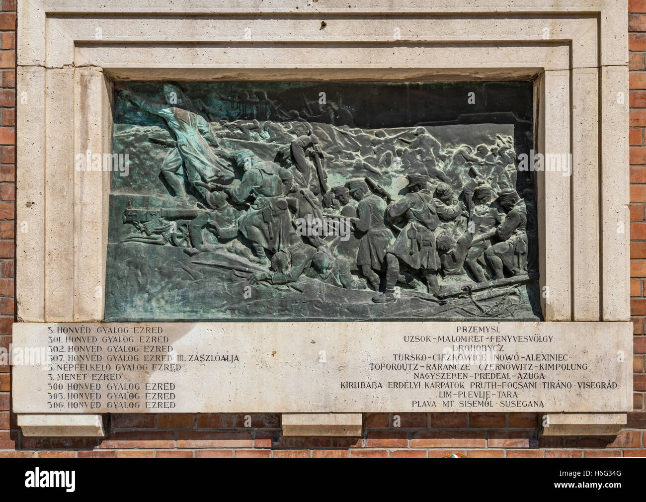 La guerra mondiale I memorial bassorilievo carving a cattedrale in Szeged, Dél-alföld Regione, Ungheria Foto Stock