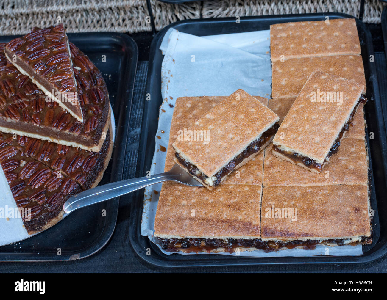 Torta stallo a venerdì Street Market, Brentwood, Essex Foto Stock