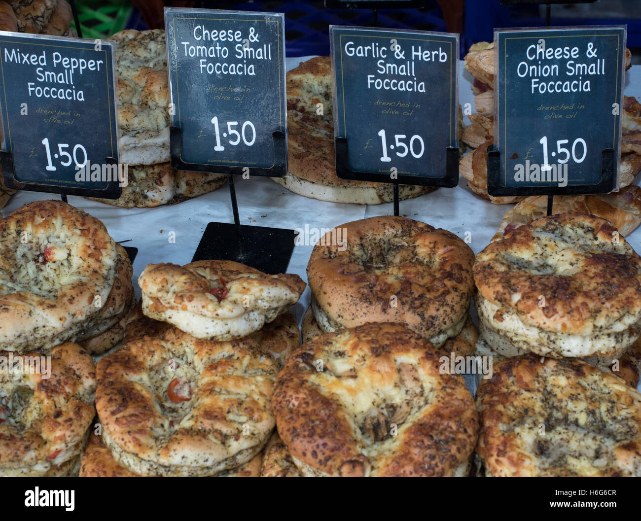 Torta stallo a venerdì Street Market, Brentwood, Essex Foto Stock
