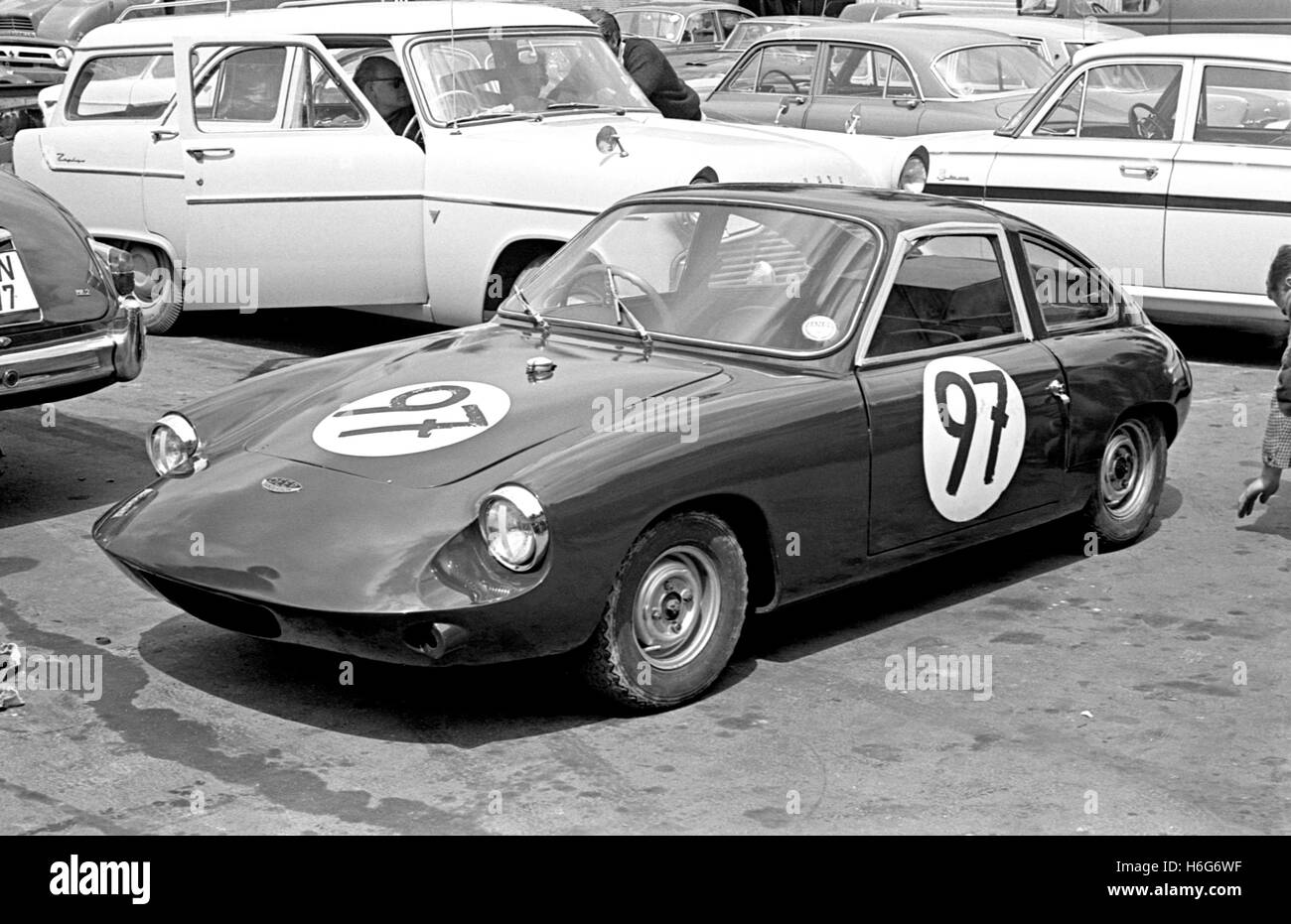 Deep Sanderson nel paddock del Nurburgring 1963 Foto Stock