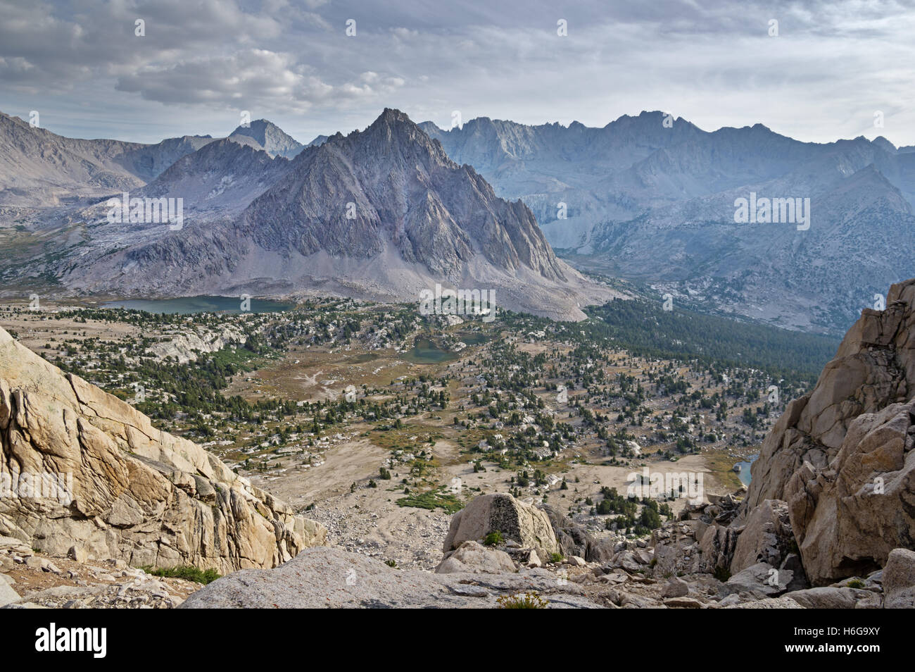 Bacino Centrale e CenterPpeak dall Università passano nelle montagne della Sierra Nevada Foto Stock
