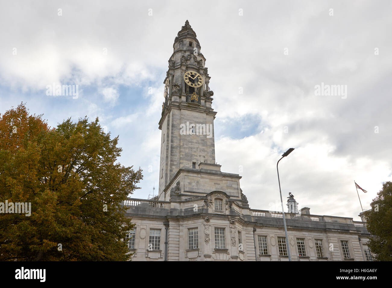 Torre dell'orologio sul Municipio di Cardiff Galles edificio Regno Unito Foto Stock