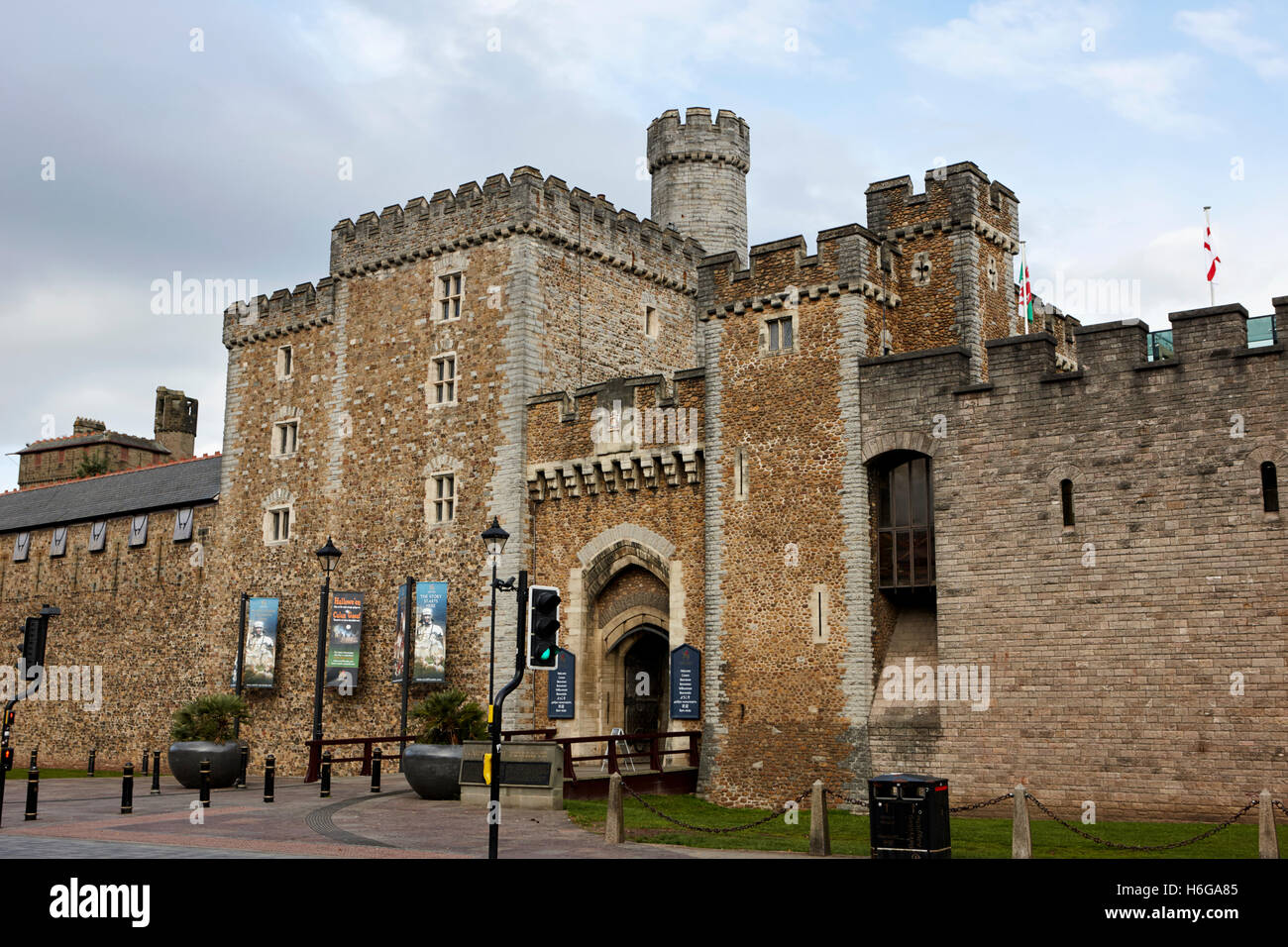 Cancello Sud ingresso al castello di Cardiff Cardiff Galles Regno Unito Foto Stock