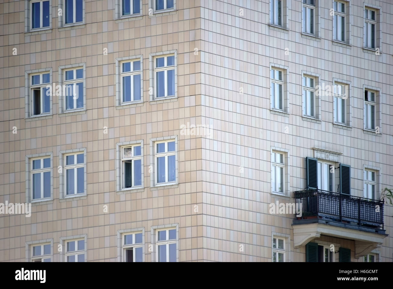 Edificio residenziale con angolo Foto Stock